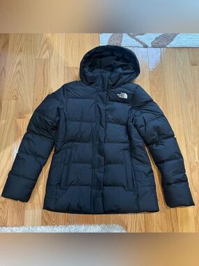 NWOT L The North Face Women’s Black 550 fill power down Hooded Puffer Jacket